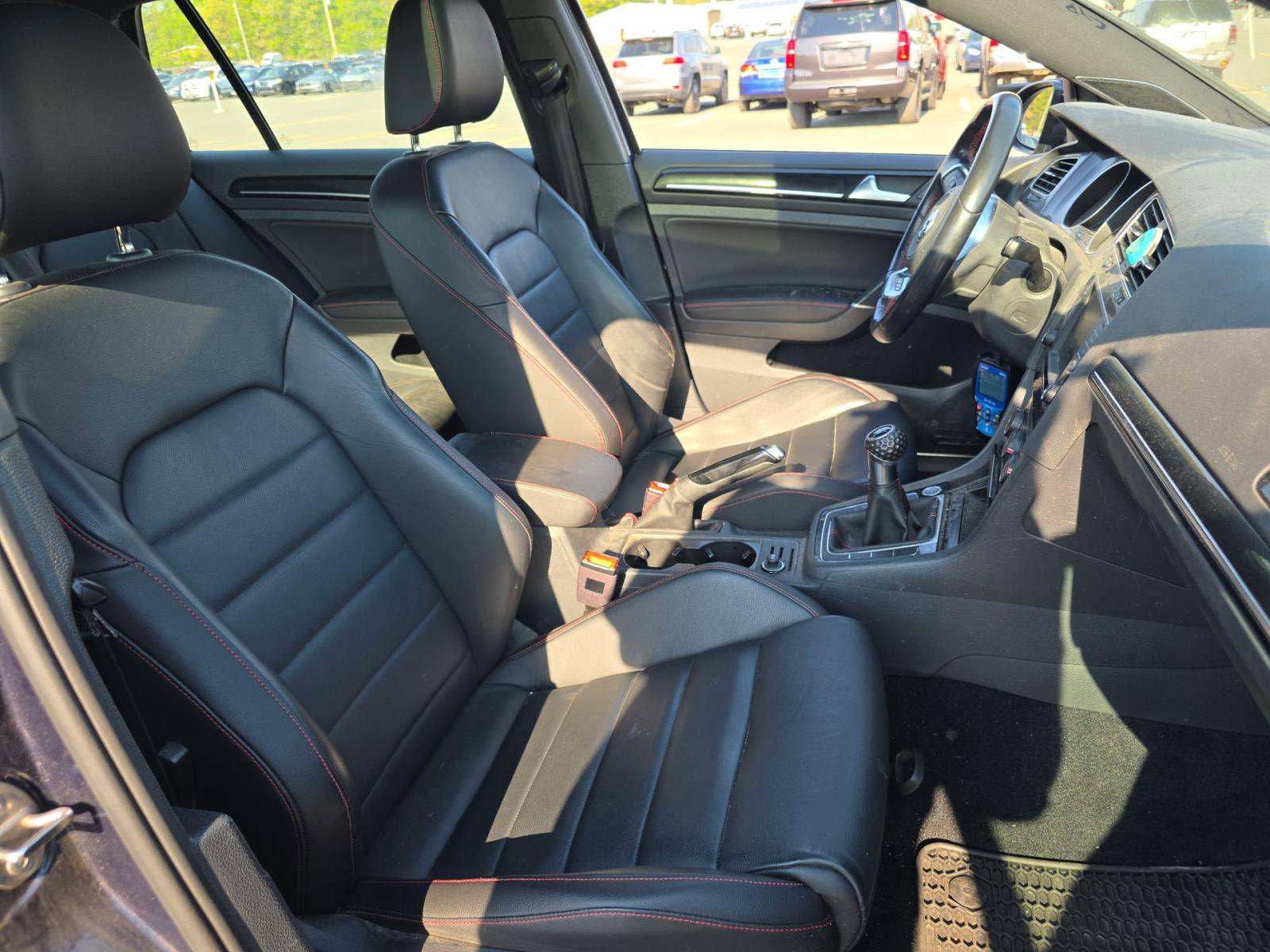 Used 2017 Volkswagen GTI SE FWD image 3