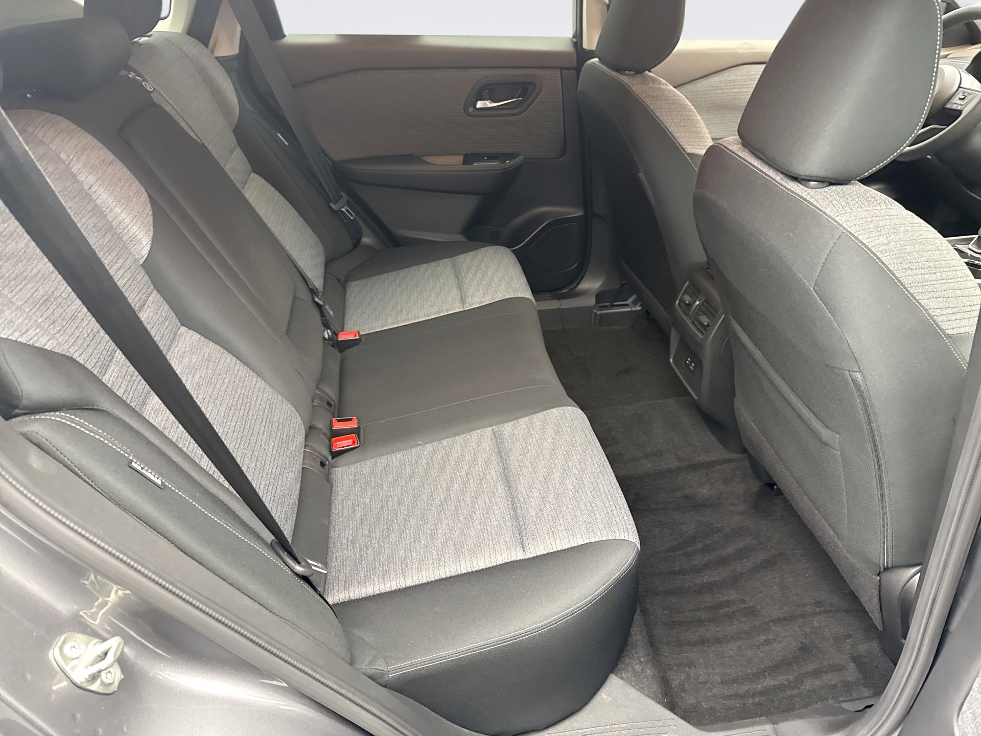 Used 2023 Nissan Rogue SV image 17