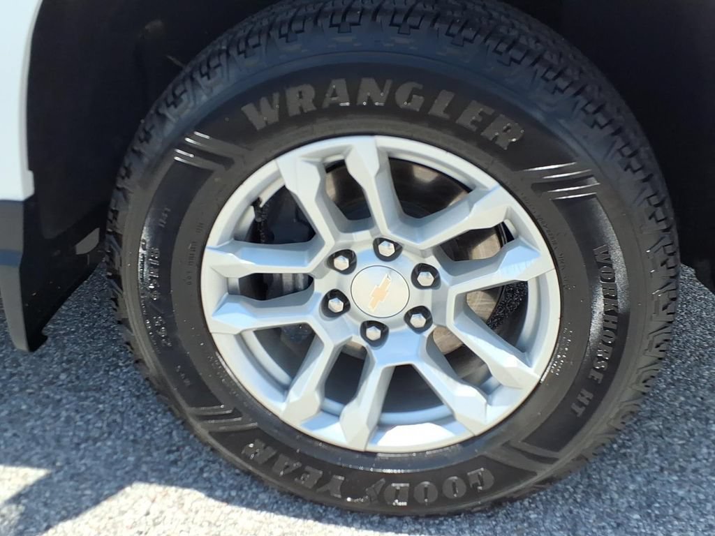 Used 2023 Chevrolet Silverado 1500 LT w/ Protection Package RWD image 9