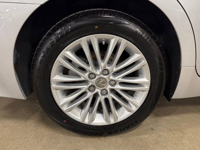Used 2014 Lexus ES 350 w/ Luxury Package FWD image 36