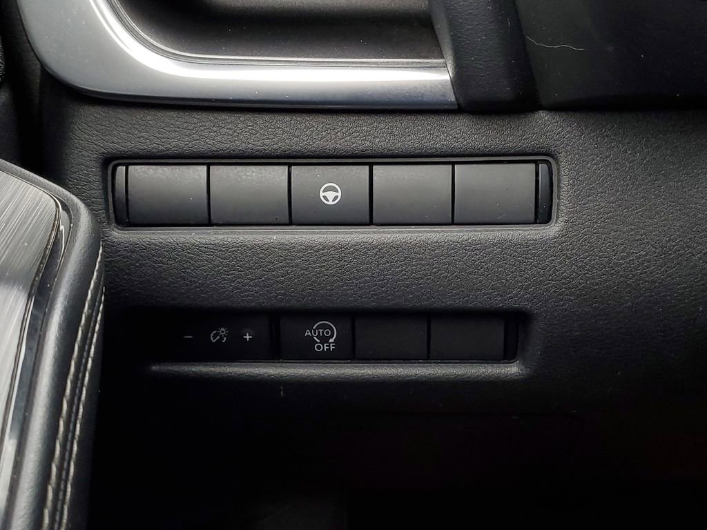 Used 2023 Nissan Rogue SV image 12