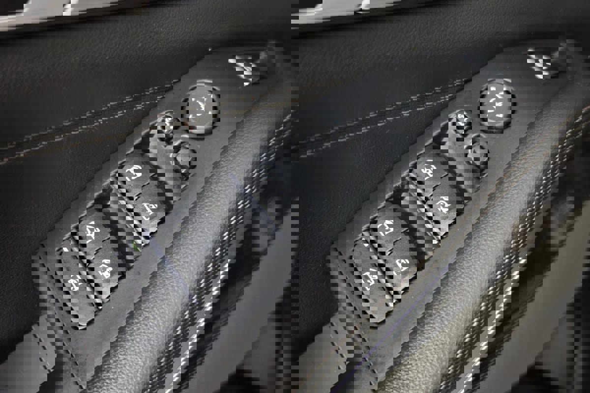 Used 2020 BMW X5 M50i w/ Premium Package image 23