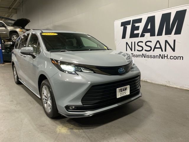 Used 2022 Toyota Sienna XLE Woodland Edition image 1