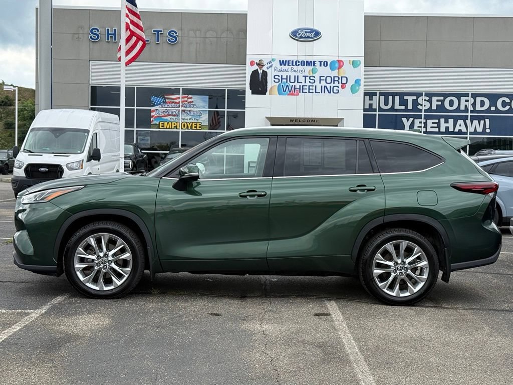 Used 2024 Toyota Highlander Limited AWD/4WD image 2