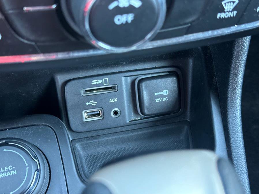 Used 2016 Jeep Cherokee Latitude w/ Safety/Convenience Group image 17