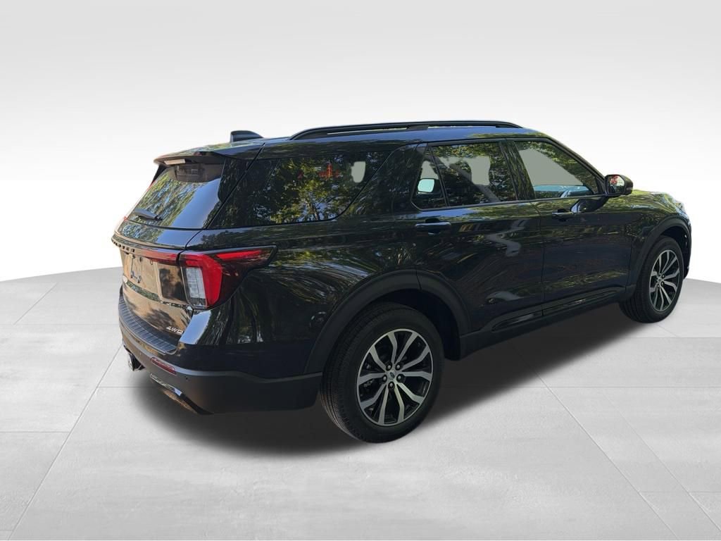 Used 2025 Ford Explorer ST-Line image 4