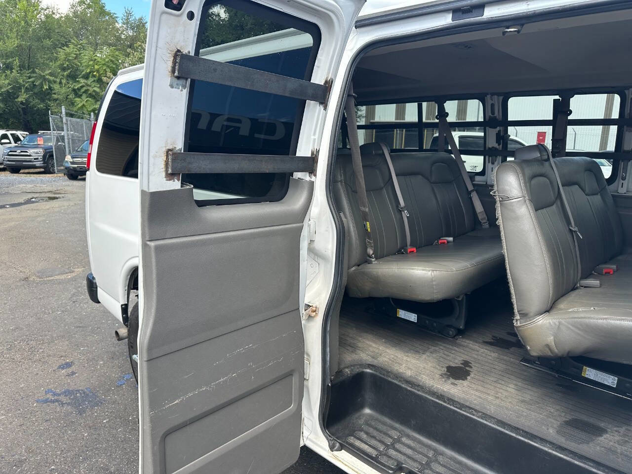 Used 2021 Chevrolet Express 3500 LS image 35