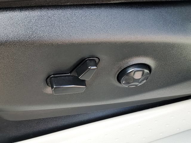 Used 2023 Chrysler Pacifica Touring-L FWD image 7