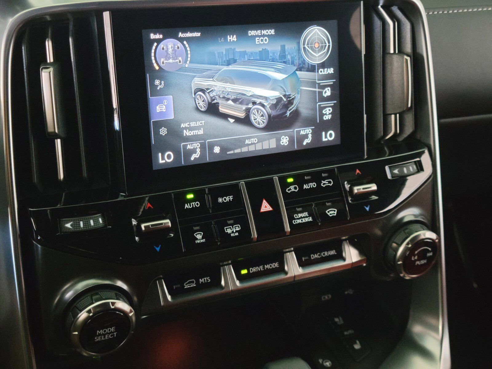 Certified 2025 Lexus LX 700h F Sport w/ Accessory Package (Z1) image 26