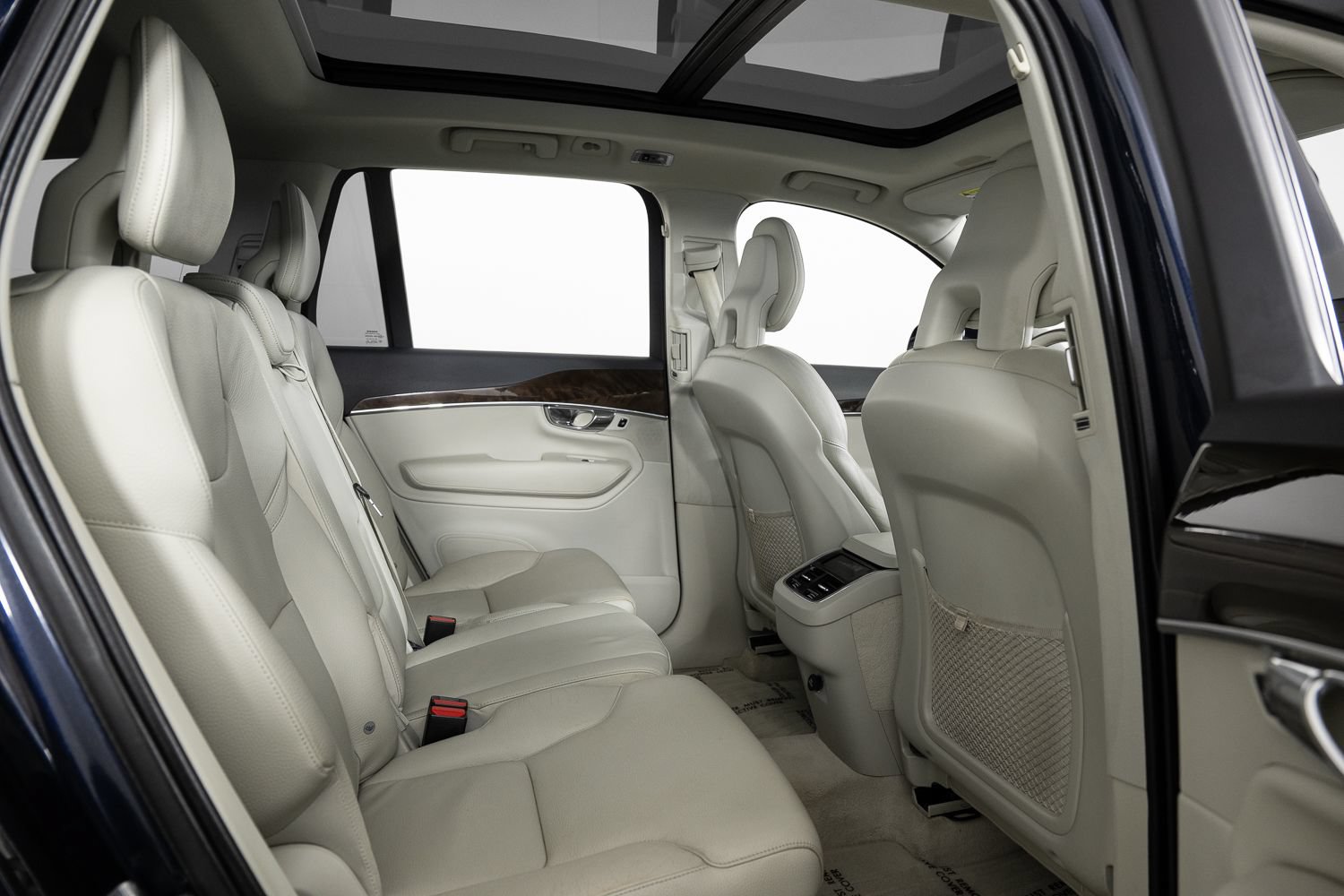 Used 2016 Volvo XC90 T6 Momentum AWD/4WD image 23
