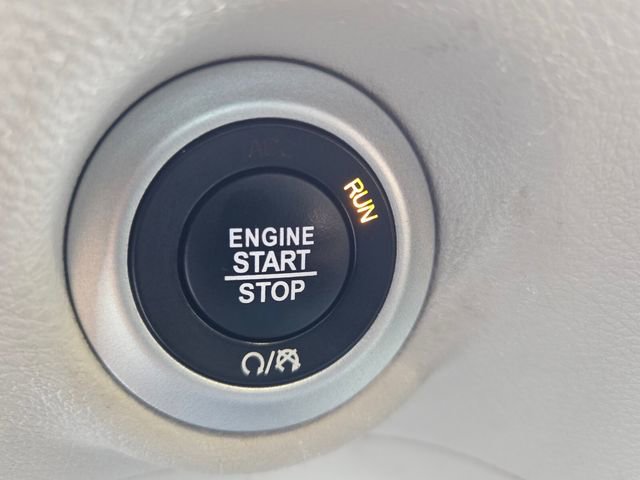 Used 2023 Chrysler Pacifica Touring-L FWD image 30