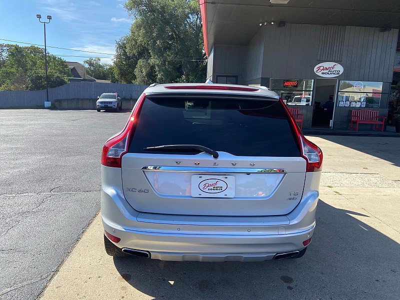 Used 2017 Volvo XC60 T5 Inscription w/ Preferred Option Package AWD/4WD image 2