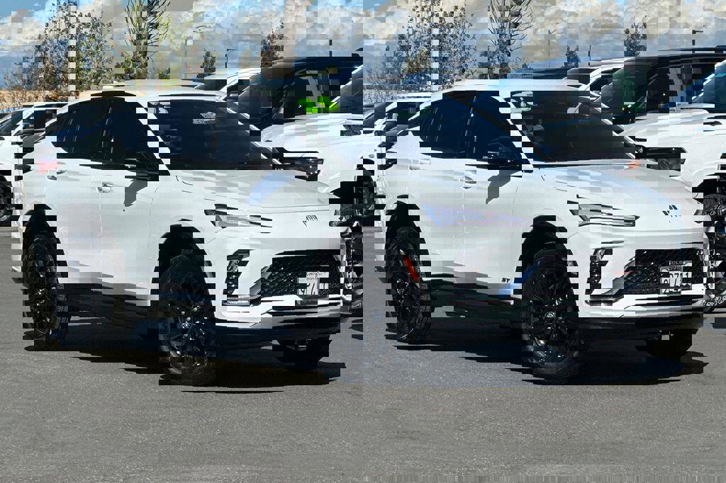 Used 2025 Buick Envista Sport Touring w/ Convenience II Package image 2