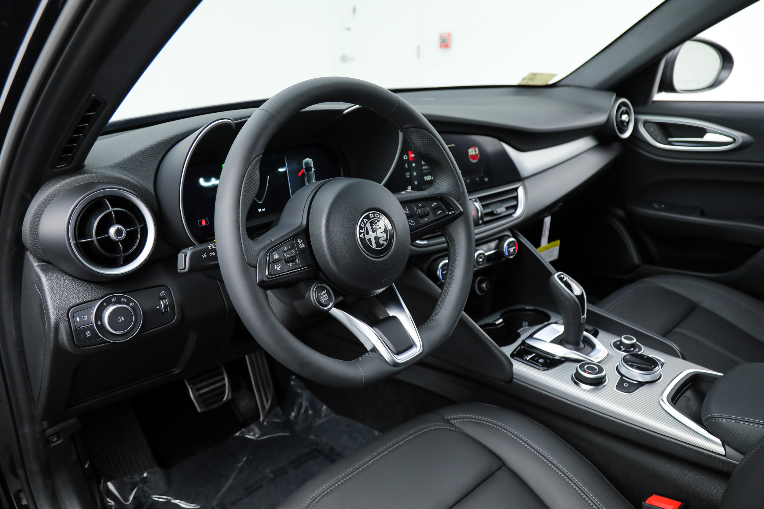 New 2026 Alfa Romeo Giulia w/ Driving Assist Package RWD image 17