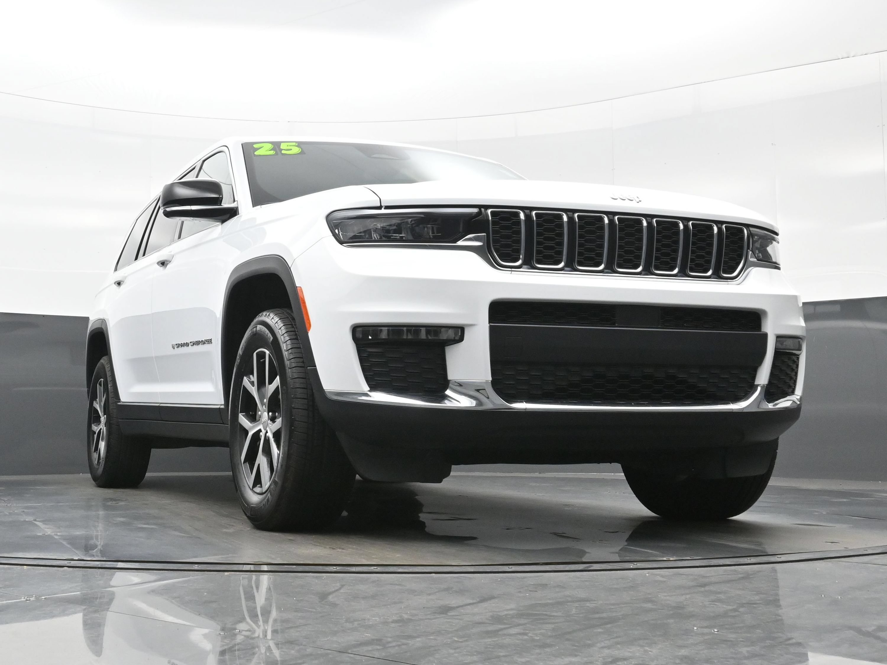 Used 2025 Jeep Grand Cherokee L Limited AWD/4WD image 32