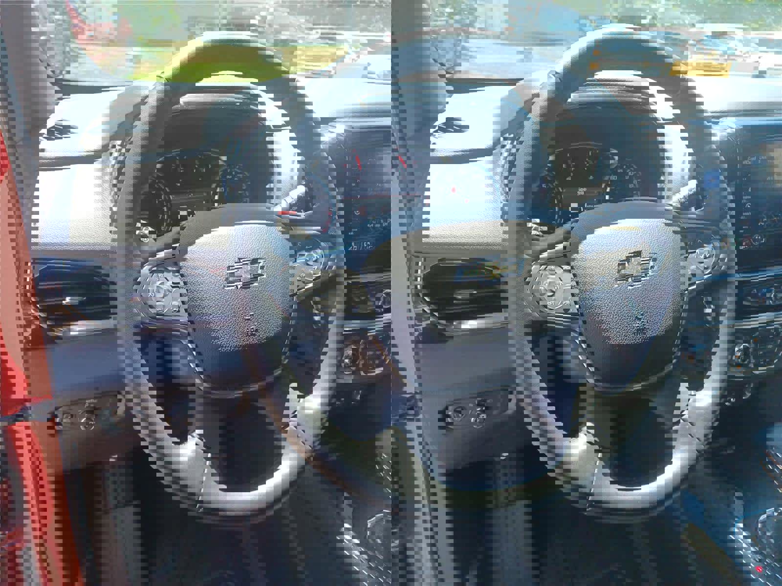 Used 2023 Chevrolet Traverse RS image 9