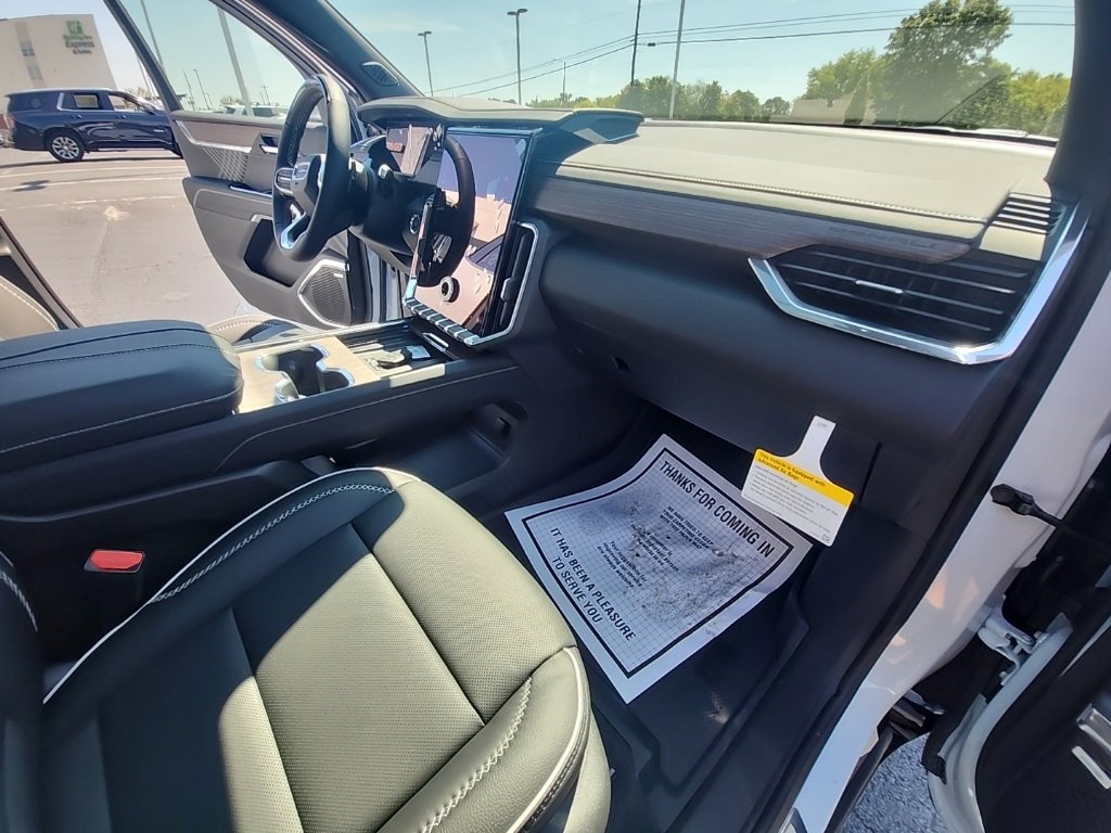 New 2026 GMC Acadia Denali w/ Super Cruise Package image 16