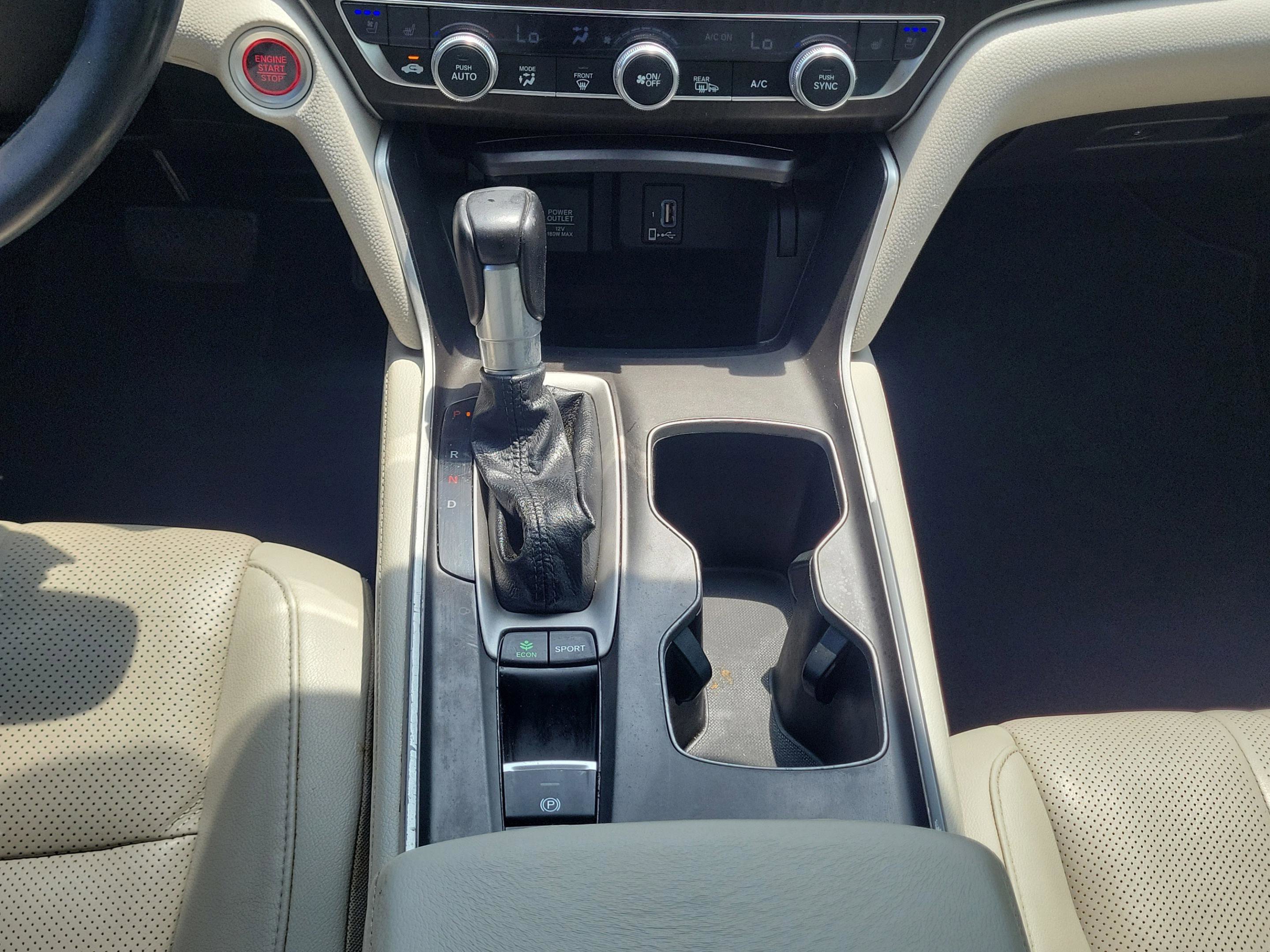 Used 2018 Honda Accord Touring image 16