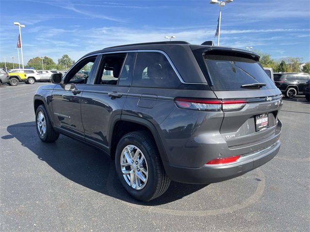 Certified 2025 Jeep Grand Cherokee Laredo X w/ Luxury Tech Group I image 6