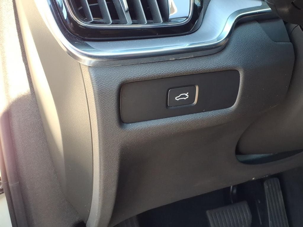 Certified 2025 Volvo S60 B5 Core FWD image 10