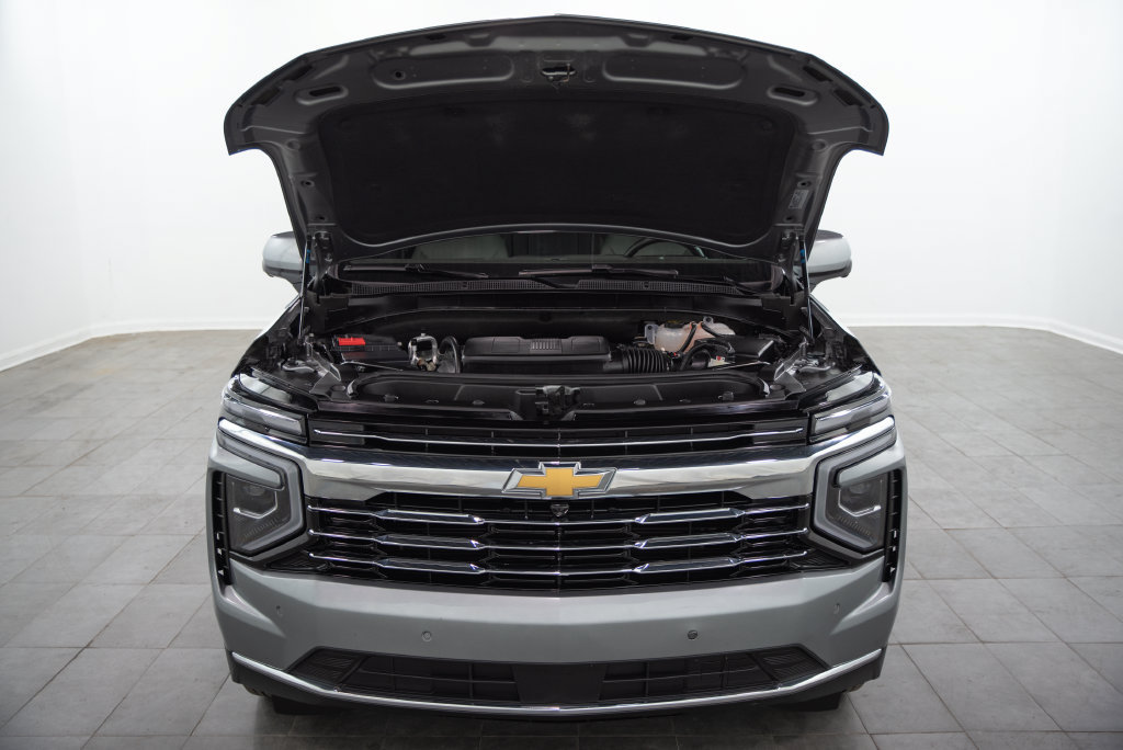 Used 2026 Chevrolet Suburban LT AWD/4WD image 2
