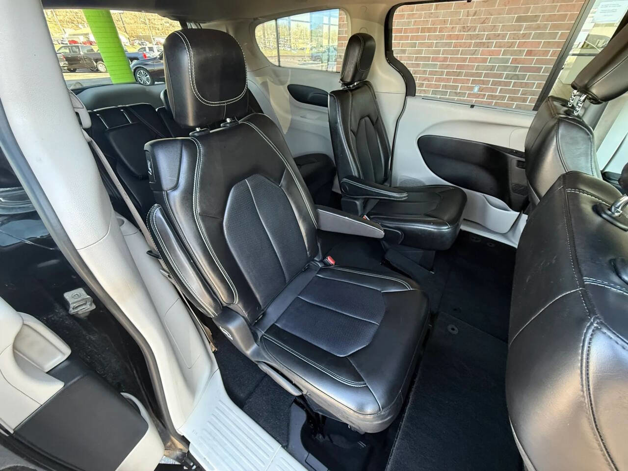 Used 2021 Chrysler Voyager Lxi image 21