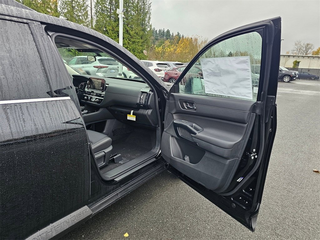 New 2025 Nissan Pathfinder SV w/ SV Premium Package image 30