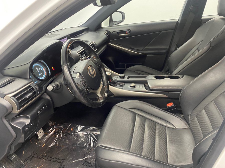 Used 2018 Lexus IS 300 AWD image 32