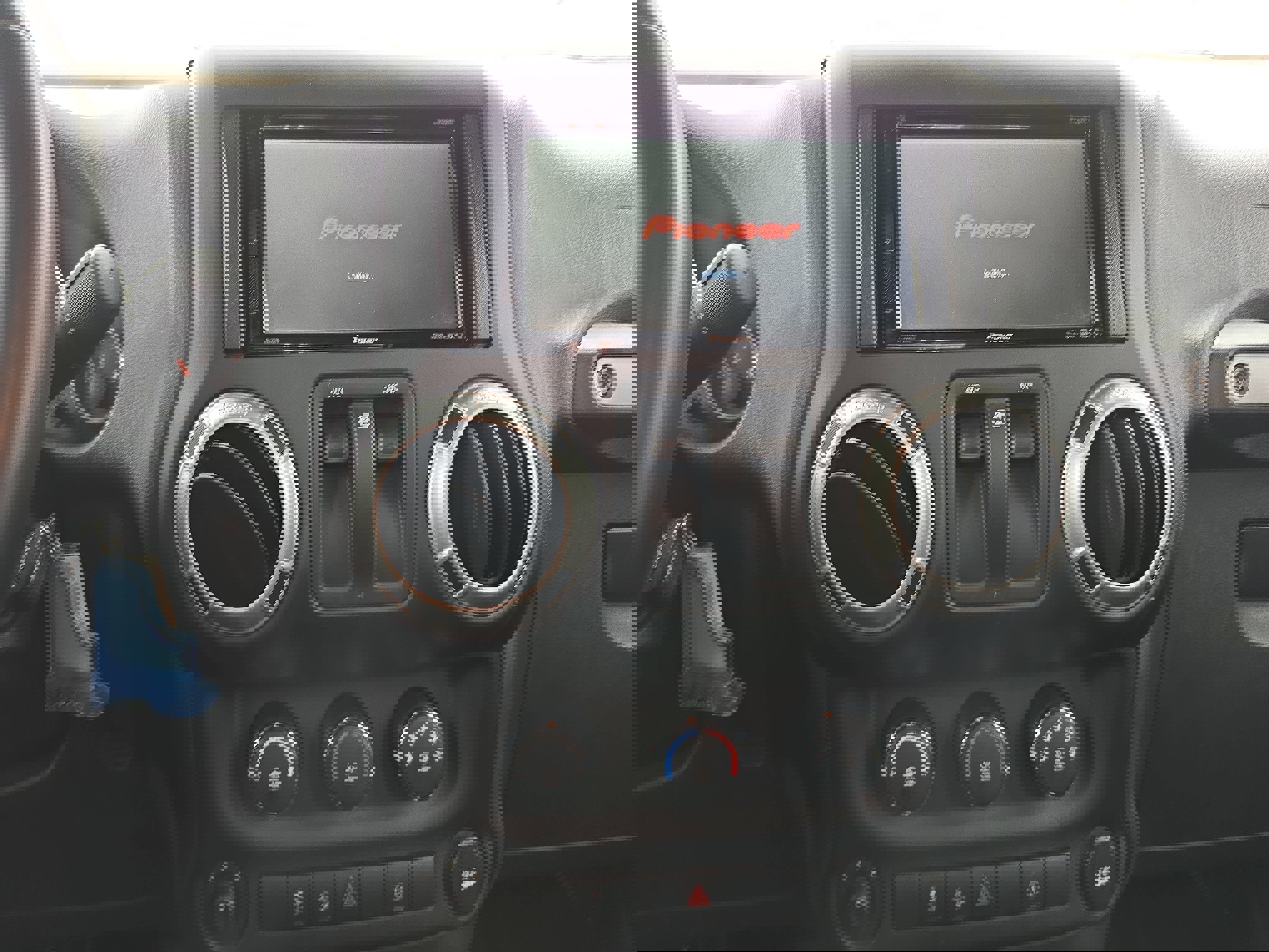 Used 2017 Jeep Wrangler Rubicon w/ Power Convenience Group image 19