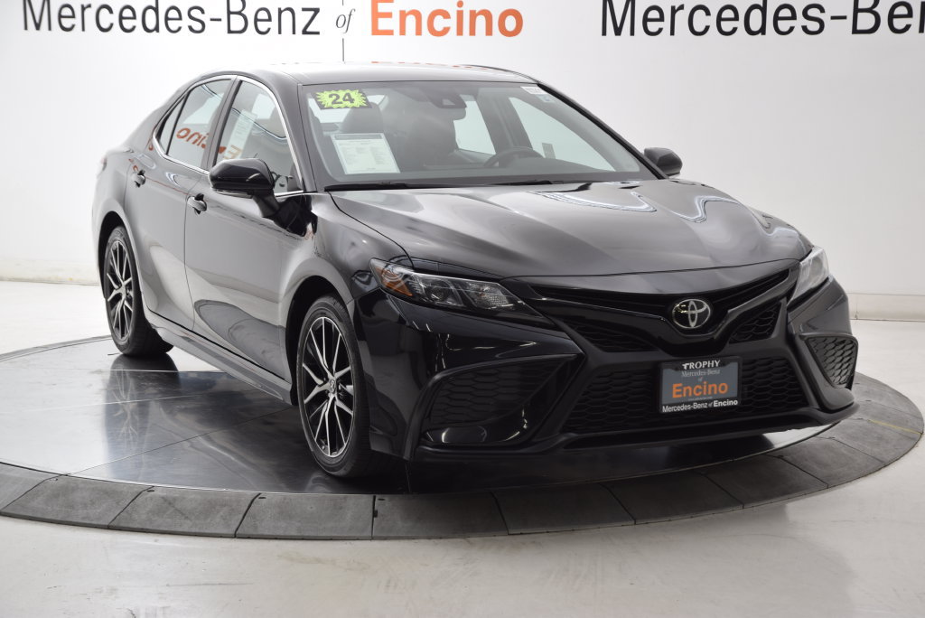 Used 2024 Toyota Camry SE w/ Convenience Package FWD image 7