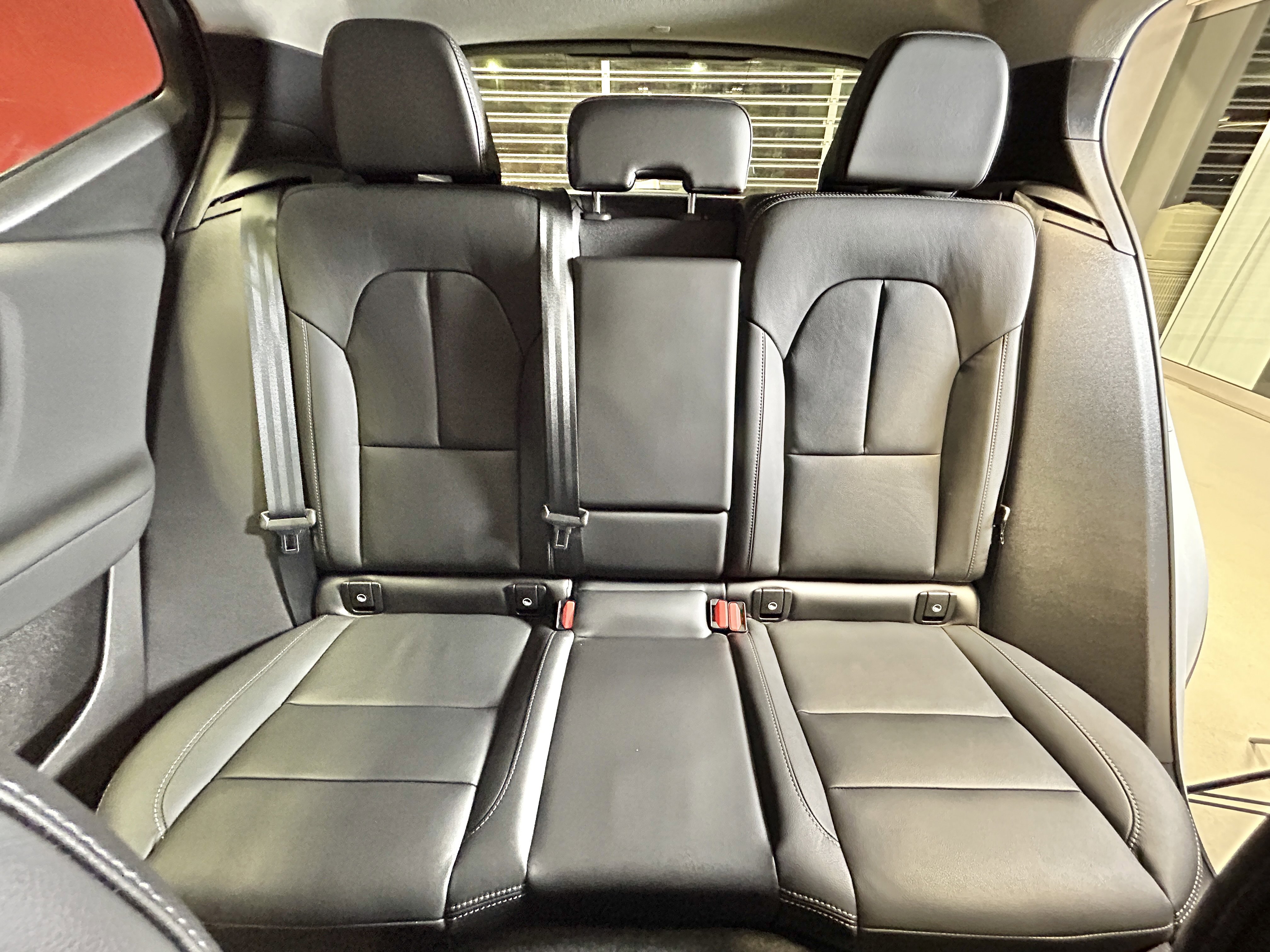 Used 2025 Volvo XC40 B5 Ultra w/ Climate Package image 35