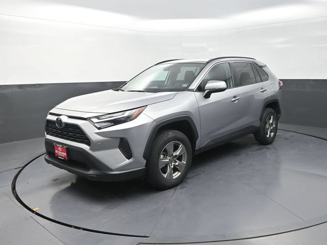 Used 2024 Toyota RAV4 XLE FWD image 3