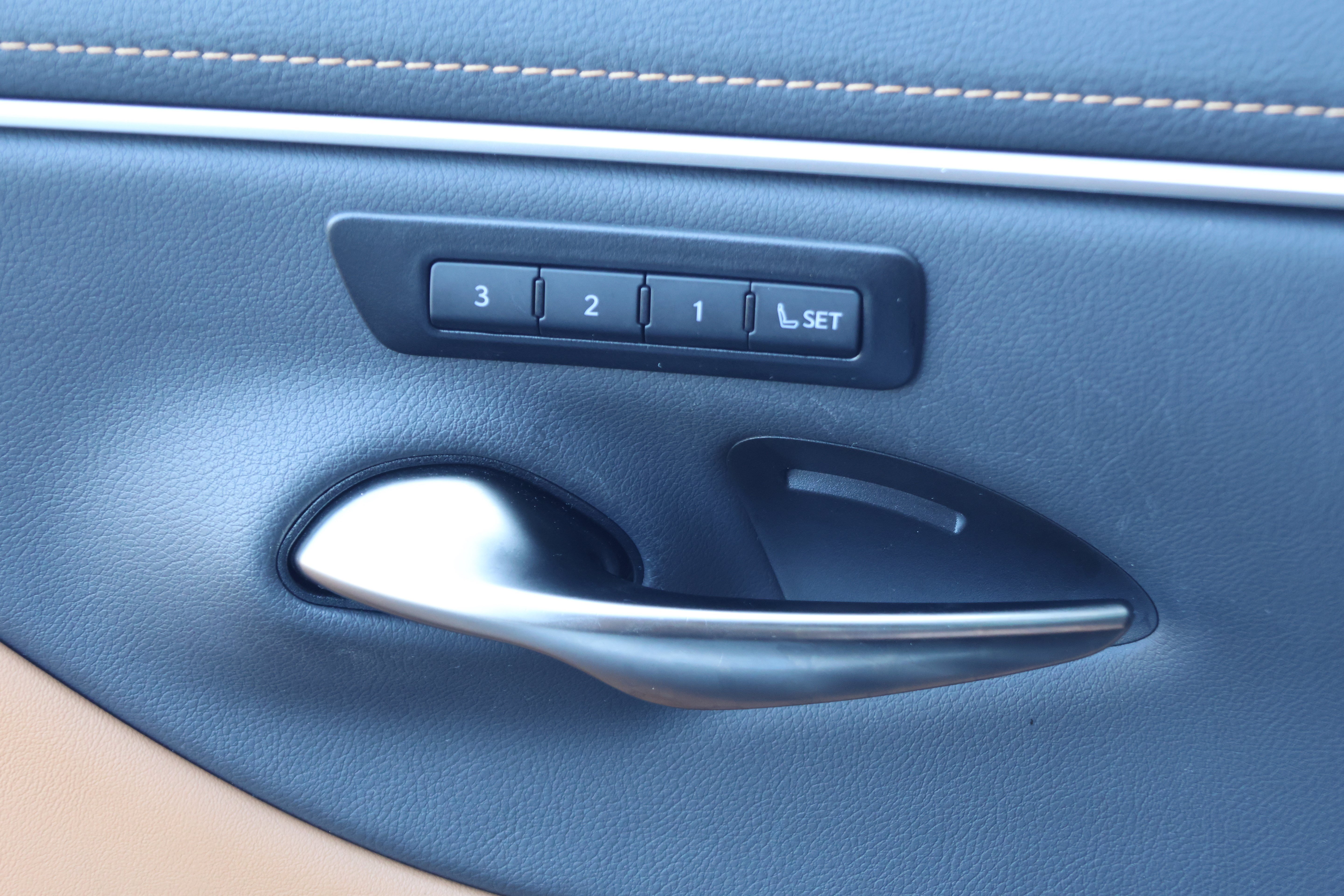 Certified 2025 Lexus ES 300h w/ Premium Package FWD image 13