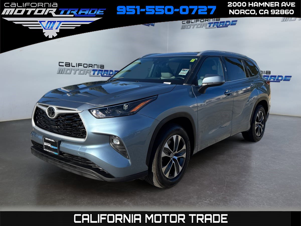 Used 2022 Toyota Highlander XLE image 1