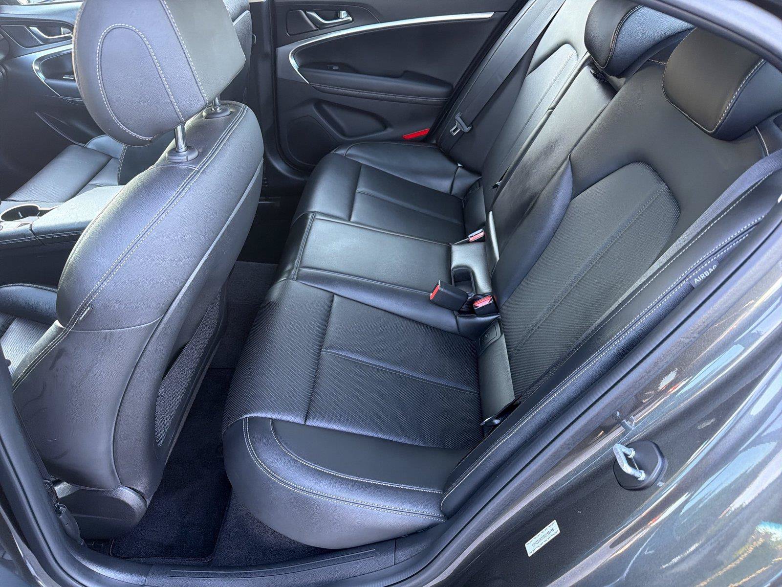 Used 2025 Genesis G70 2.5T RWD image 19