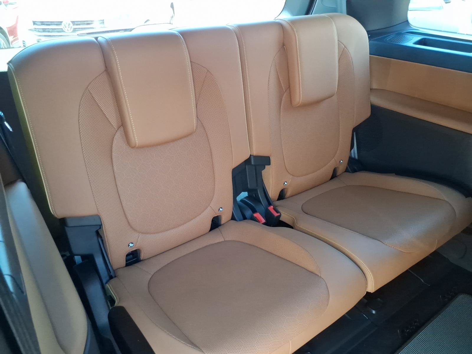 Certified 2025 Volkswagen ID. Buzz Pro S RWD image 16