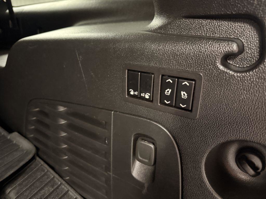 Used 2019 Chevrolet Suburban Premier image 32