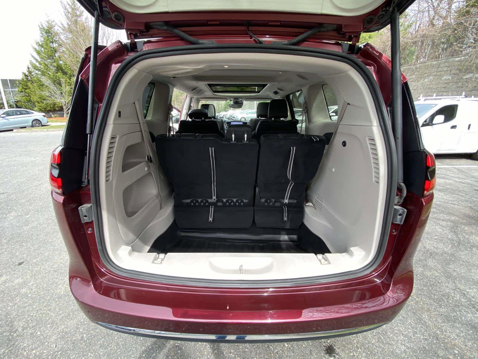Used 2023 Chrysler Pacifica Touring-L AWD/4WD image 35
