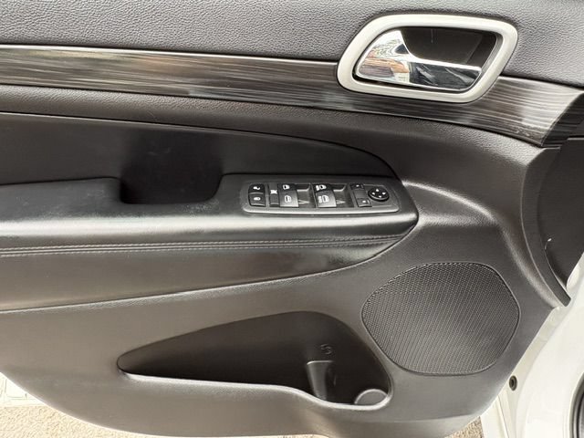 Used 2019 Jeep Grand Cherokee Altitude AWD/4WD image 10