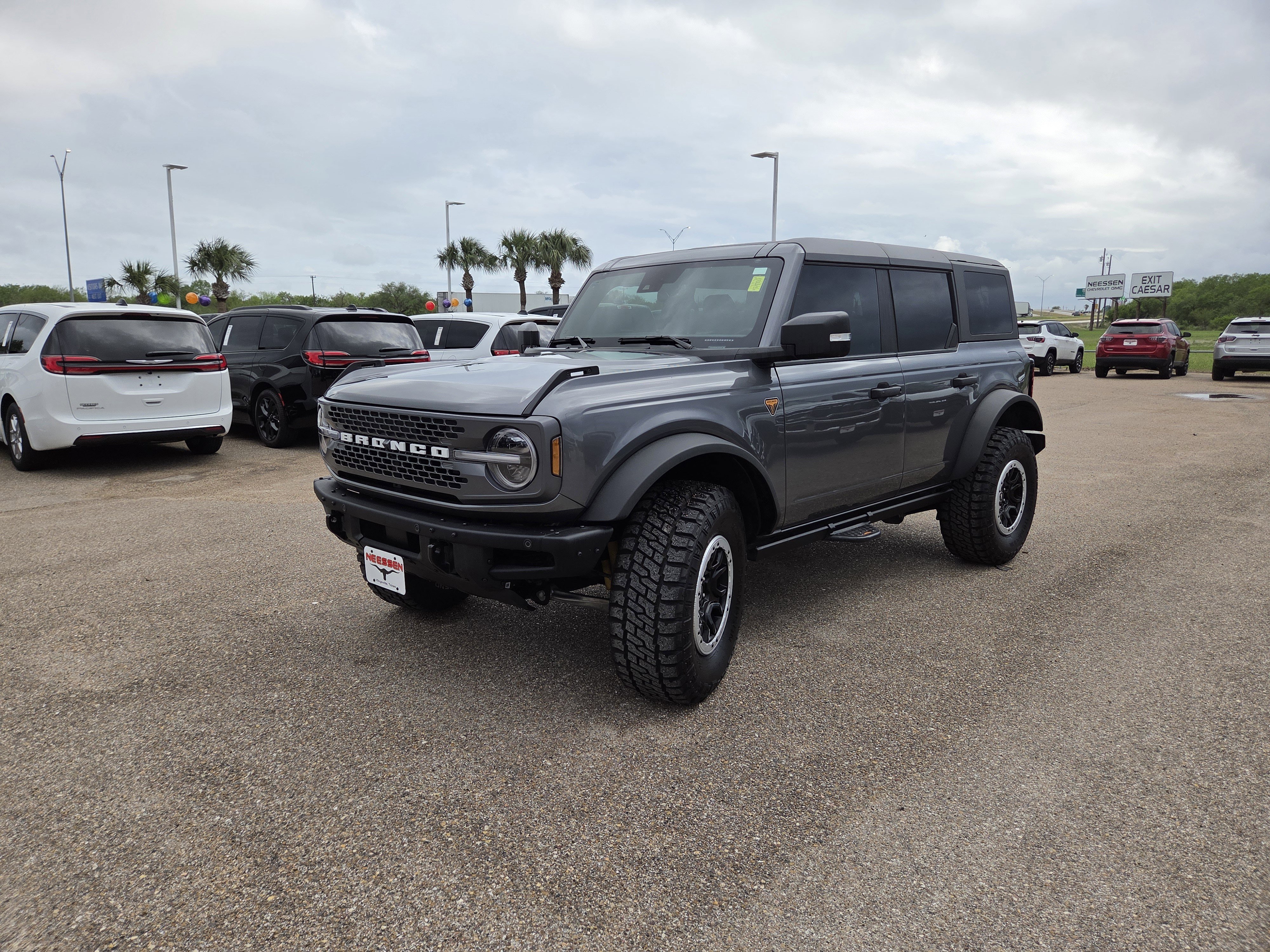 Used 2024 Ford Bronco Badlands AWD/4WD image 3