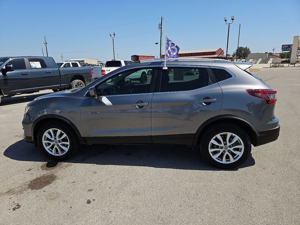 Used 2020 Nissan Rogue Sport SV FWD image 3