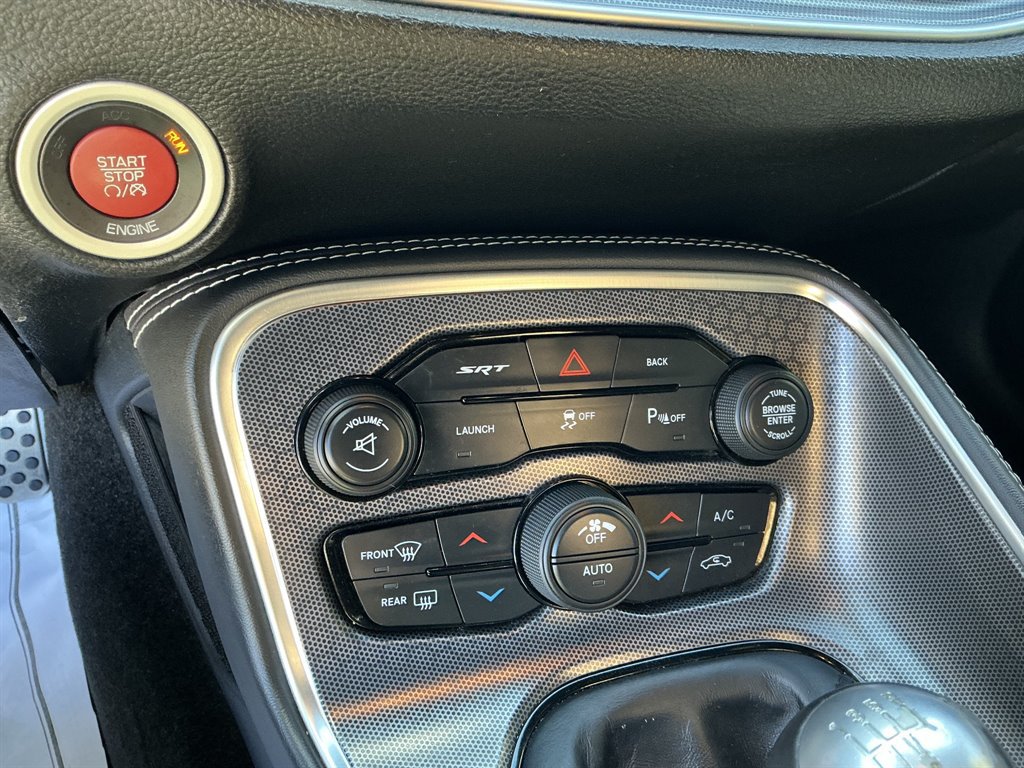 Used 2015 Dodge Challenger SRT RWD image 20