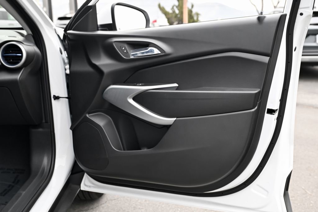 New 2026 Chevrolet Trax LS w/ LS Convenience Package FWD image 32