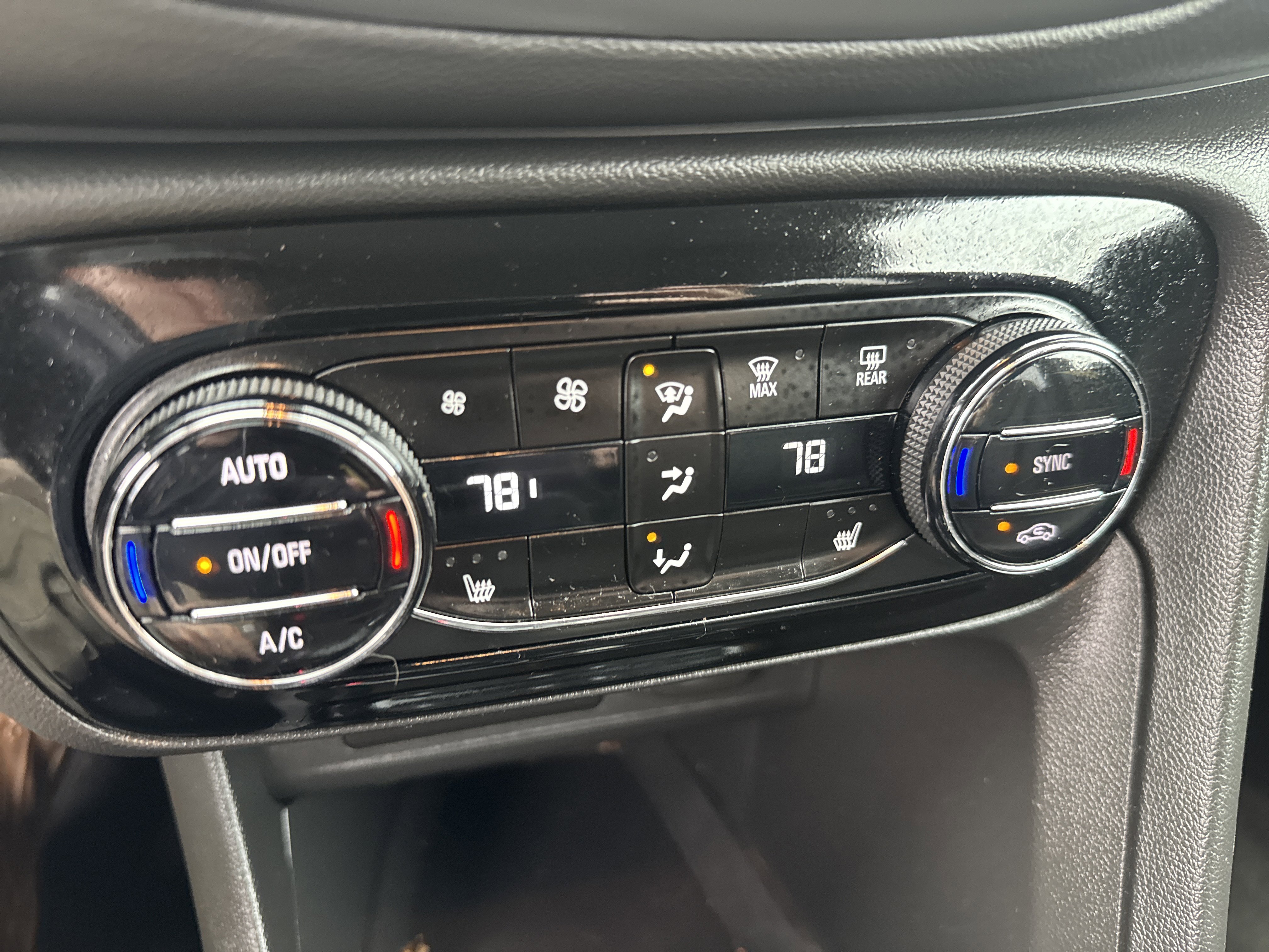 Used 2023 Buick Encore GX Essence w/ Experience Buick Package image 27