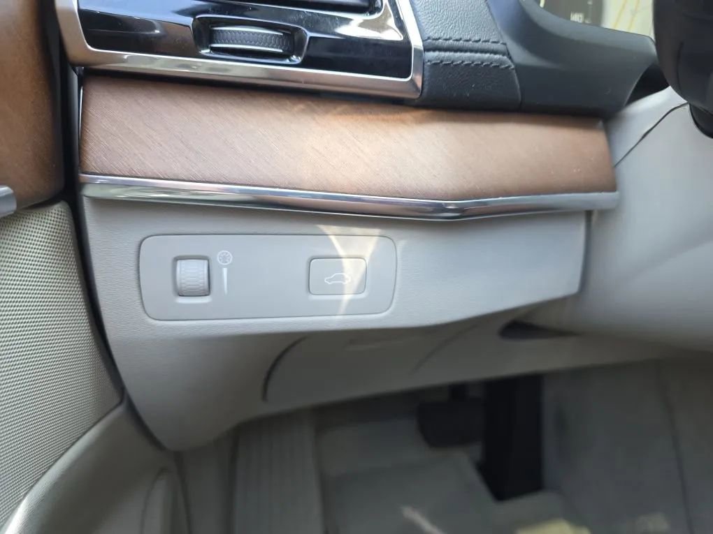 Used 2016 Volvo XC90 T6 Inscription w/ Vision Package image 24