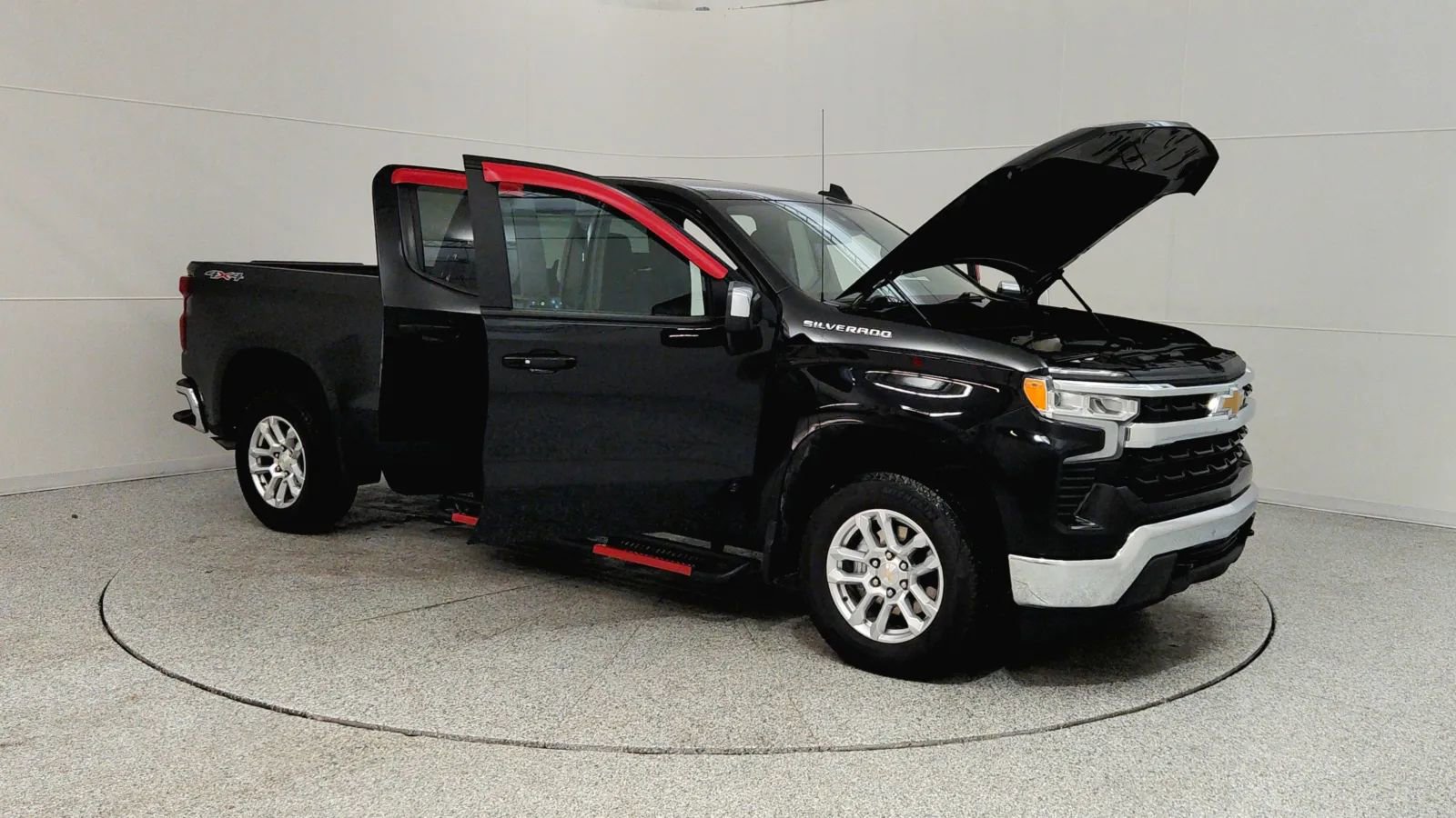 Used 2025 Chevrolet Silverado 1500 LT image 9