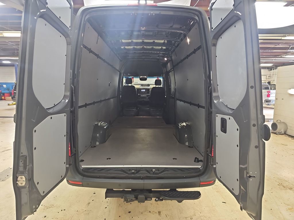 Used 2024 Mercedes-Benz Sprinter 2500 image 21