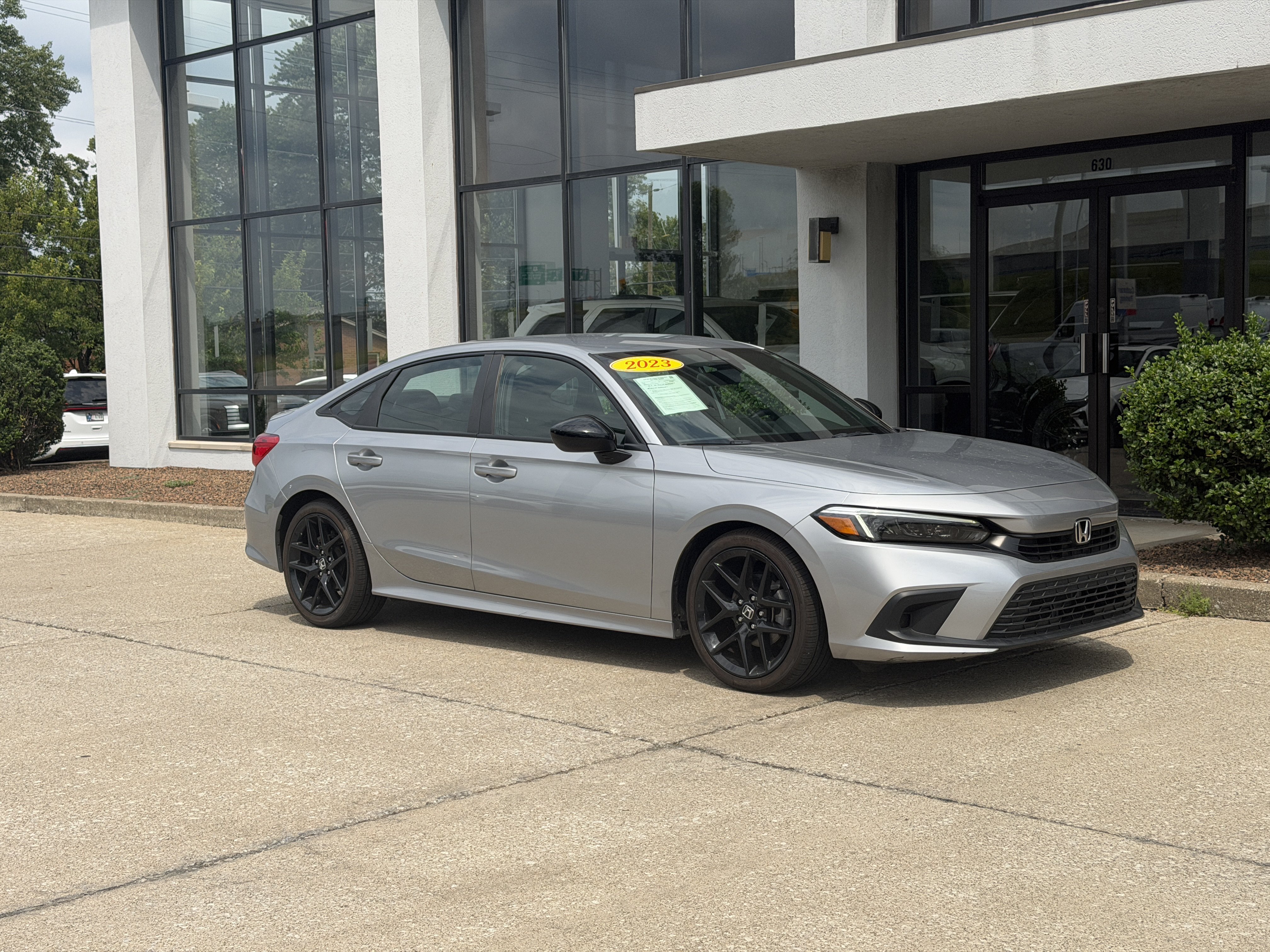 Used 2023 Honda Civic Sport image 2