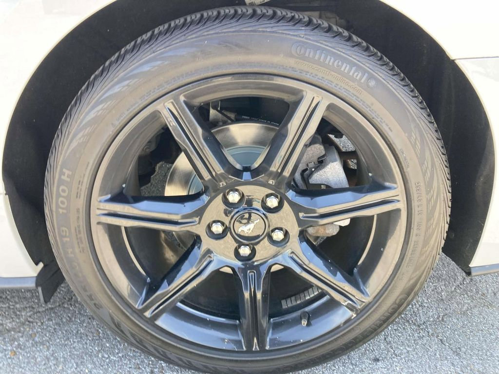 Used 2020 Ford Mustang Coupe w/ Black Accent Package RWD image 13