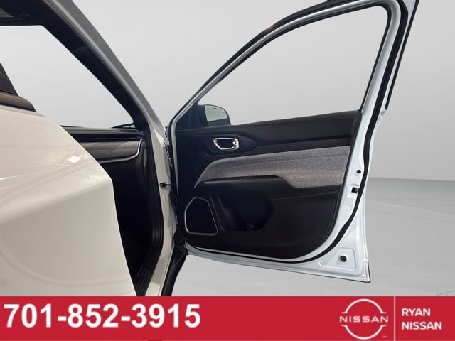 Used 2024 Jeep Compass Latitude image 30